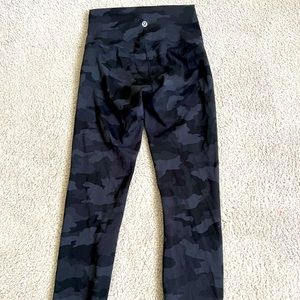 Lululemon wunder trains in a size 4/ 23” in length.